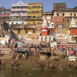 India is overwhelmed by Corona cases